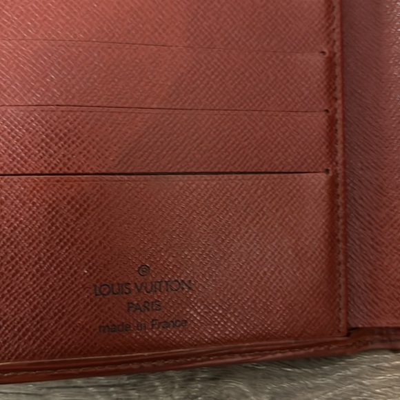 GUC Louis Vuitton Epi compact wallet - Picture 2 of 5